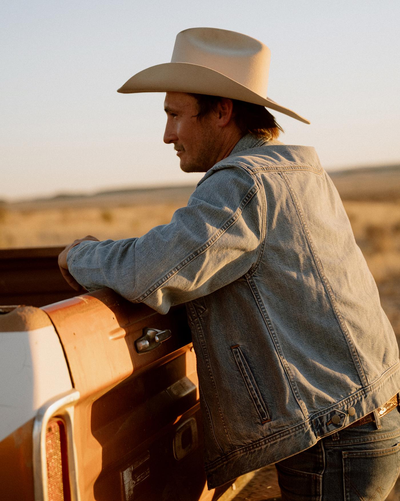 Men's Classic Denim Trucker Jacket - Image 5